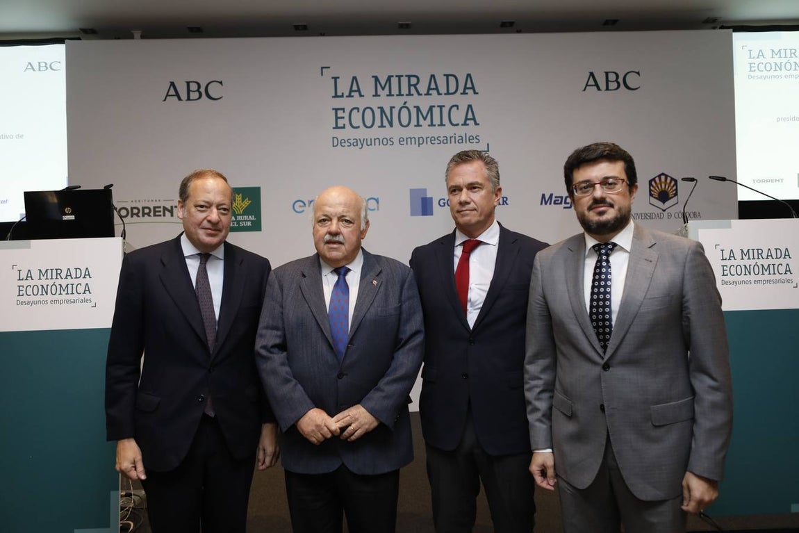 La charla del presidente de Abbott Laboratories España en Córdoba, en imágenes