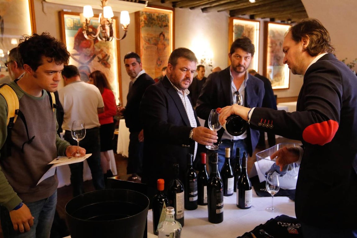 La cata de los mejores vinos de España en Bodegas Campos, en imágenes