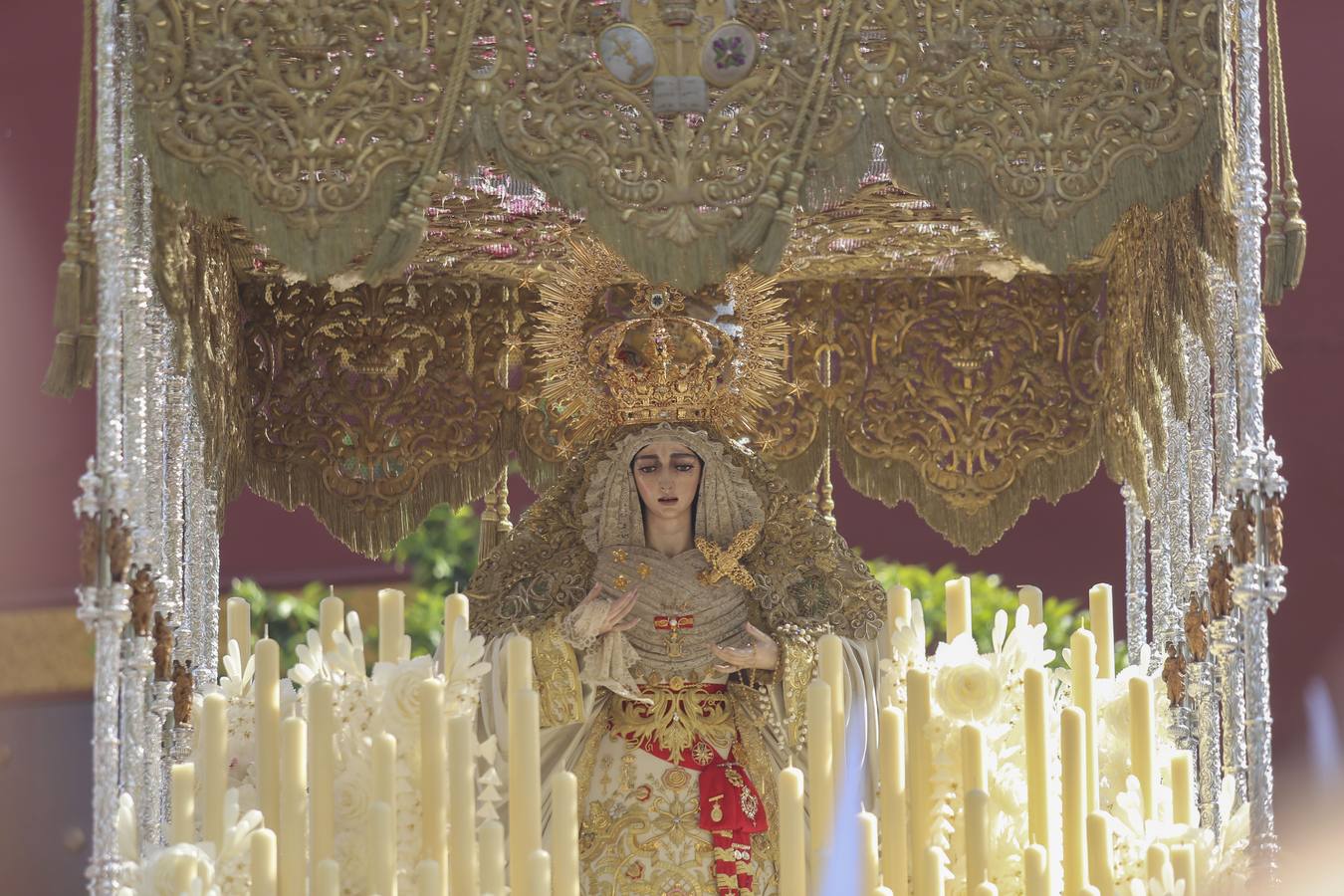 En imágenes, Triana acompaña a San Gonzalo este Lunes Santo