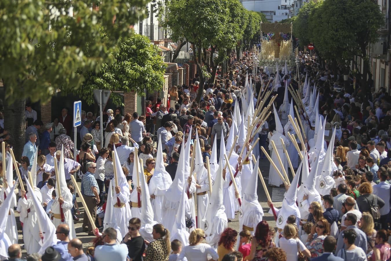 En imágenes, Triana acompaña a San Gonzalo este Lunes Santo