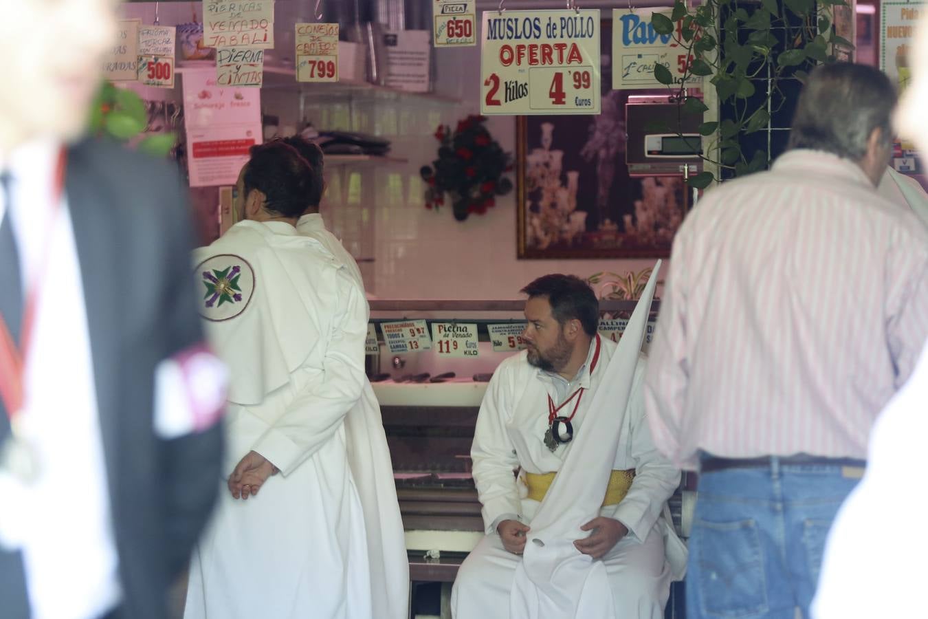 En imágenes, Triana acompaña a San Gonzalo este Lunes Santo