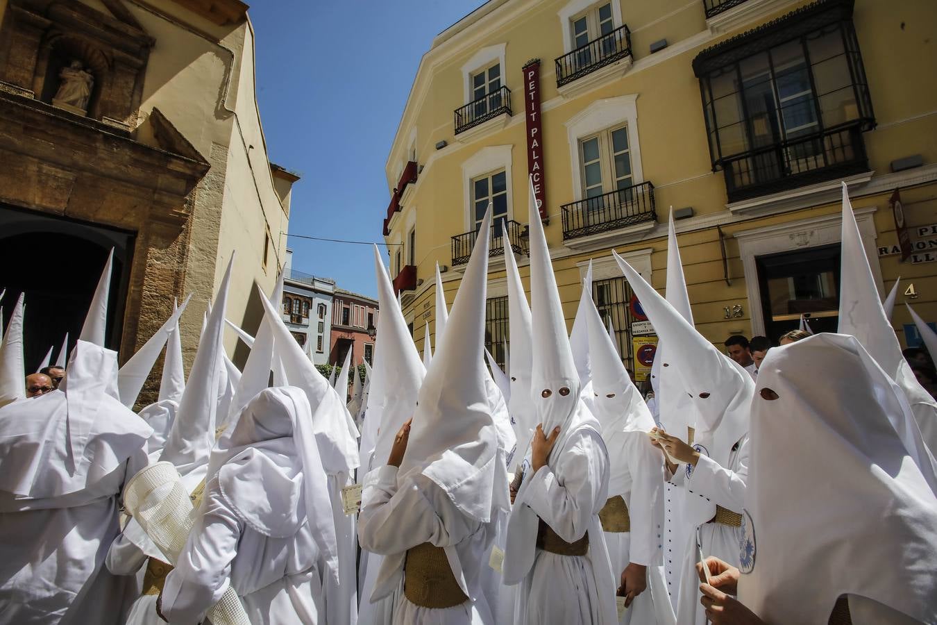 La belleza de la salida de La Candelaria este Martes Santo