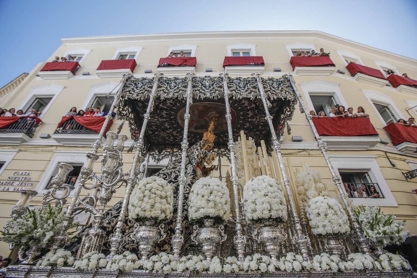 La belleza de la salida de La Candelaria este Martes Santo