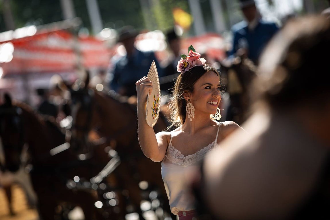 Feria de Sevilla: Vibrante y colorido domingo en el real