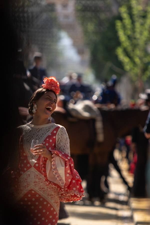 Feria de Sevilla: Vibrante y colorido domingo en el real