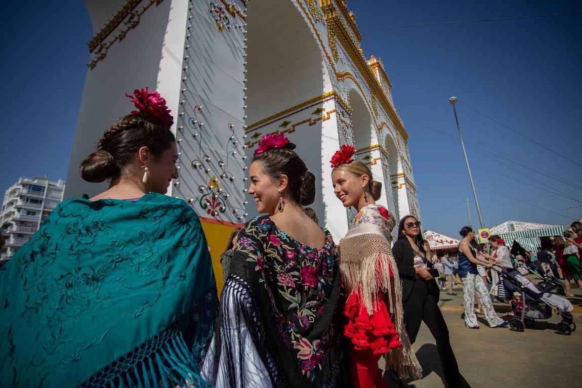 Feria de Sevilla: Vibrante y colorido domingo en el real