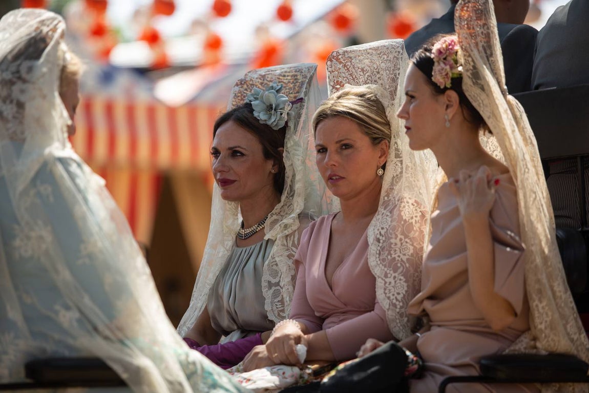 Feria de Sevilla: Vibrante y colorido domingo en el real