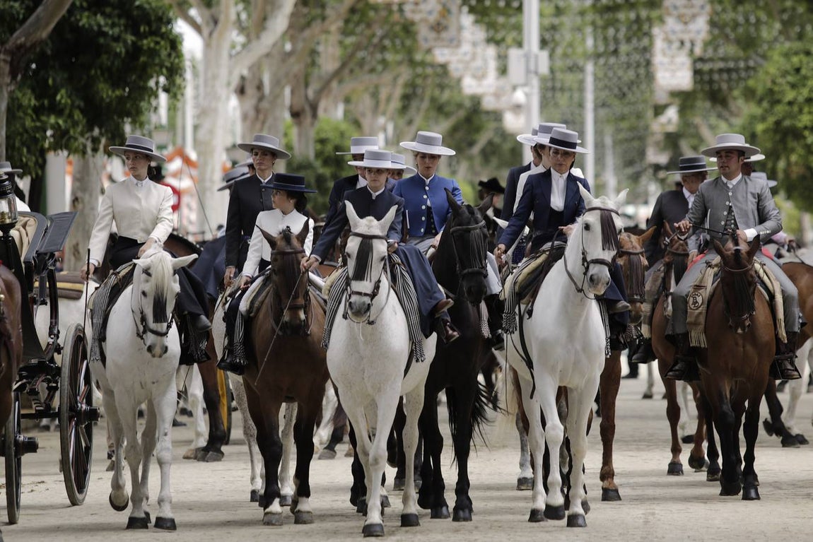 Galería: Jueves, un día perfecto para disfrutar de la Feria de Abril de Sevilla 2019