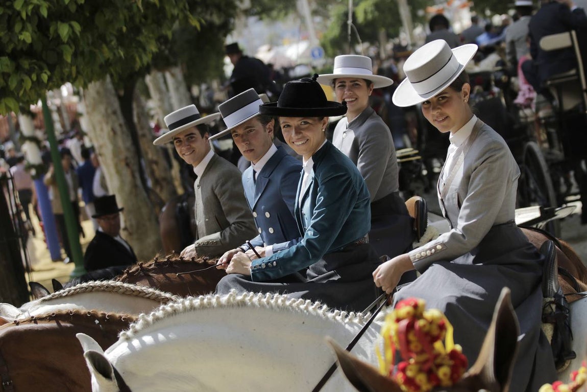 Galería: Jueves, un día perfecto para disfrutar de la Feria de Abril de Sevilla 2019