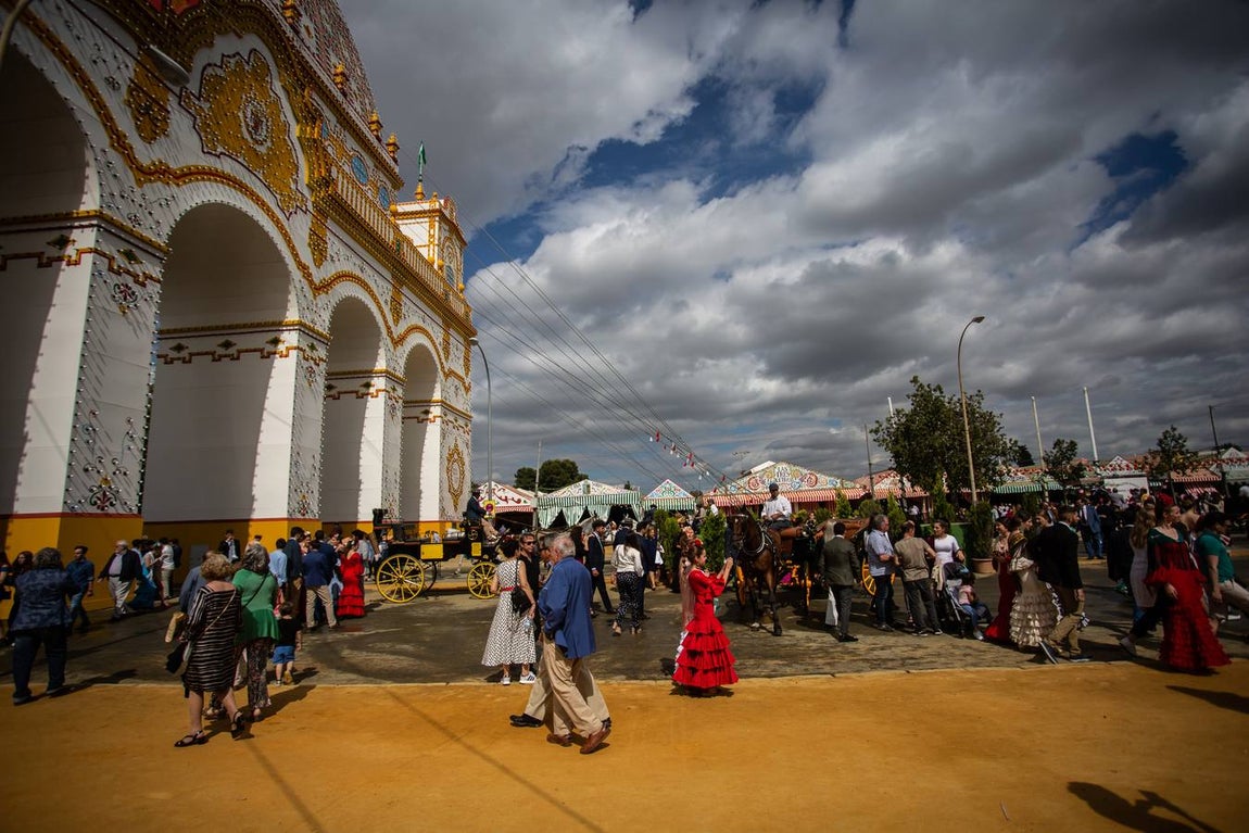 Galería: Jueves, un día perfecto para disfrutar de la Feria de Abril de Sevilla 2019