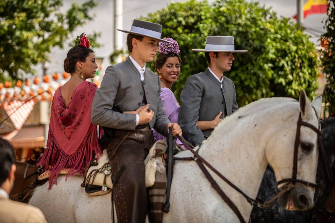 Galería: Jueves, un día perfecto para disfrutar de la Feria de Abril de Sevilla 2019