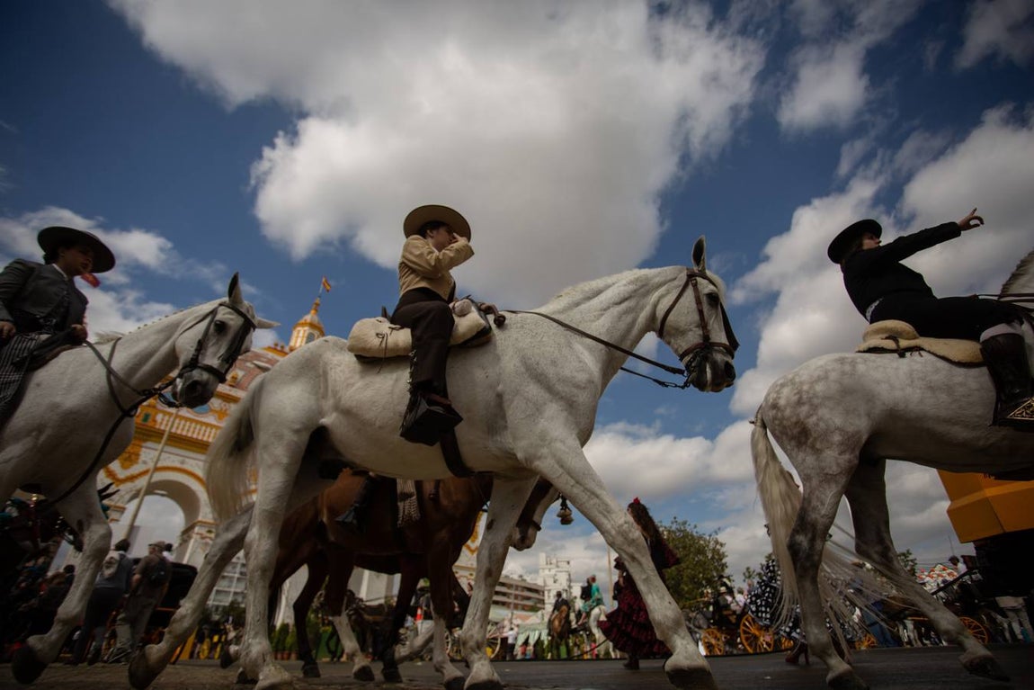 Galería: Jueves, un día perfecto para disfrutar de la Feria de Abril de Sevilla 2019