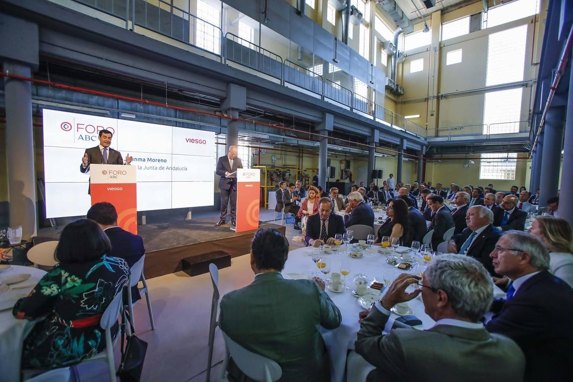 Juan Manuel Moreno Bonilla junto a Alvaro Ybarra en el acto