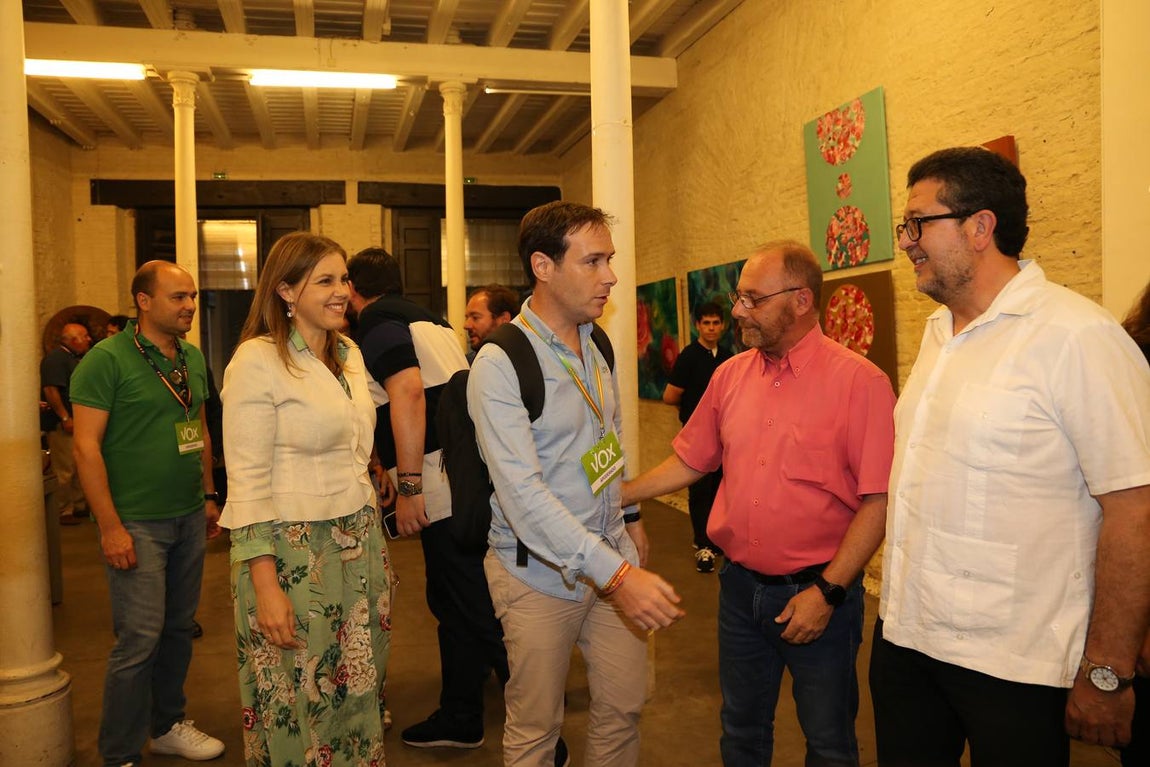 Así vive la noche electoral Vox en Sevilla
