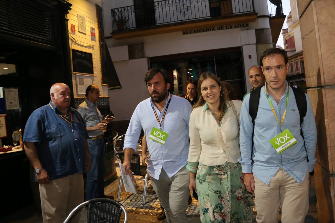 Así vive la noche electoral Vox en Sevilla