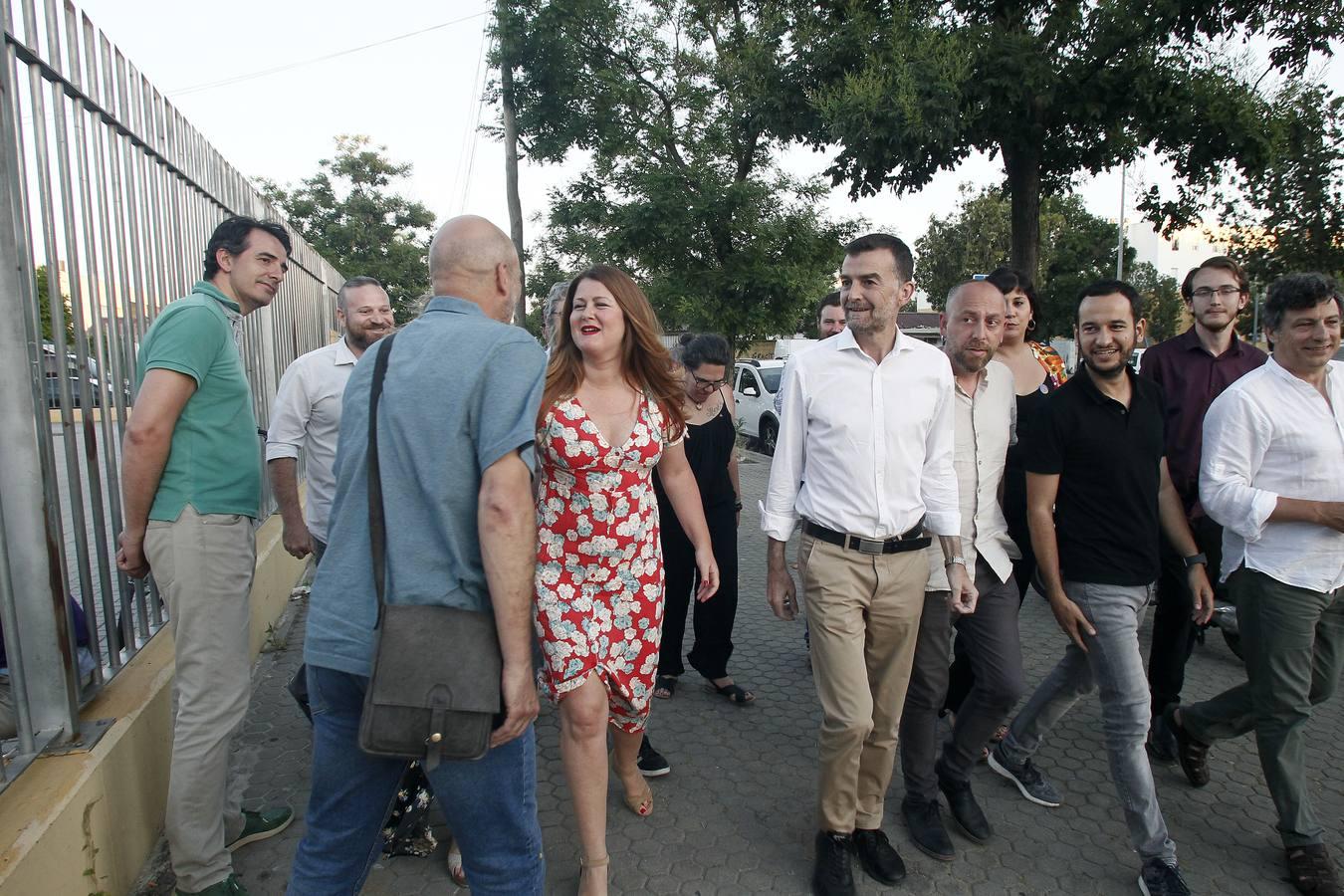 Adelante Sevilla pasa la noche electoral en el Polígono Sur