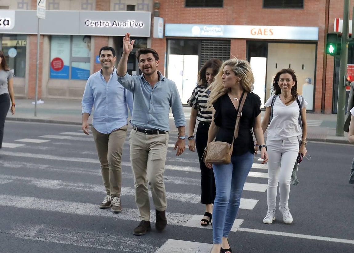 Rostros serios en la sede del PP en Sevilla