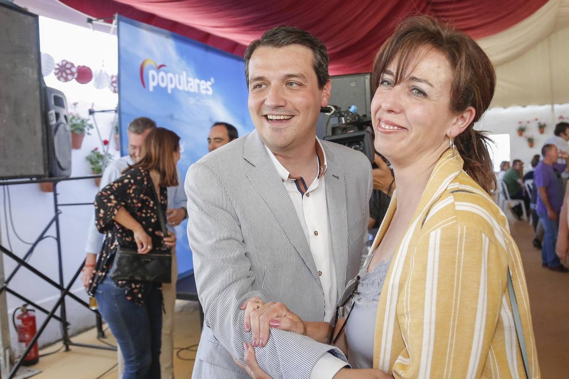 En imágenes, el ambiente en las casetas en el martes de la Feria de Córdoba 2019