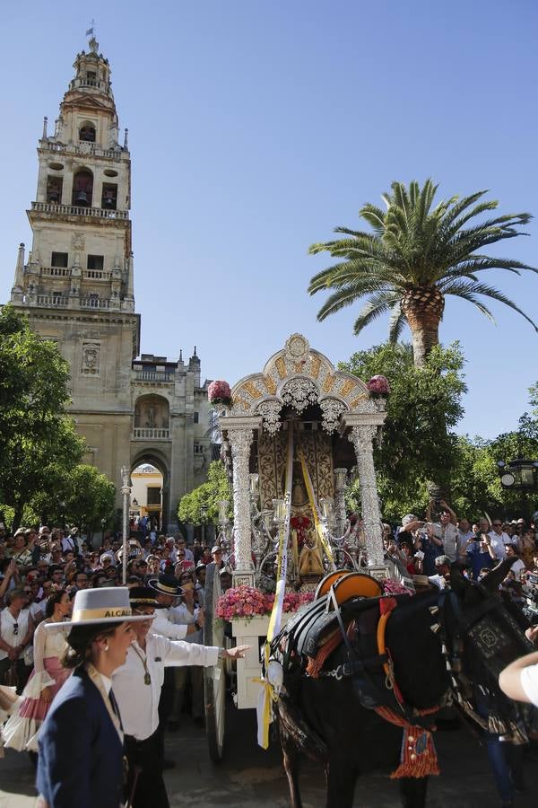 La salida de la hermandad del Rocío de Córdoba, en imágenes
