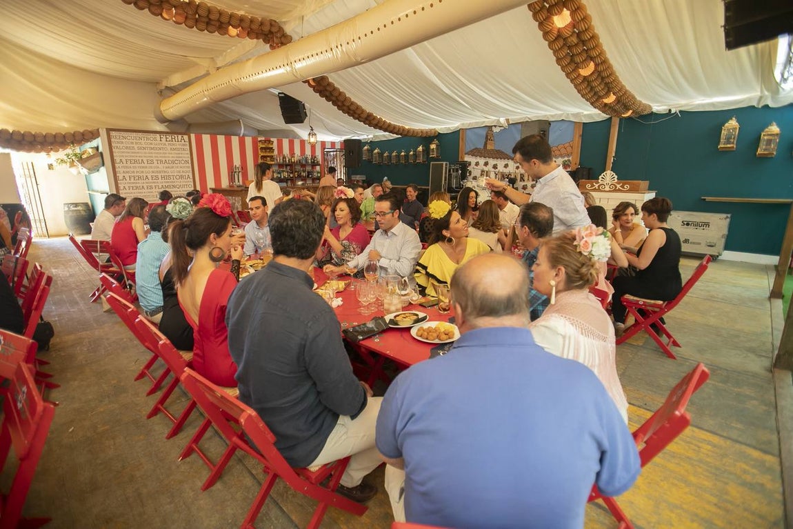 El ambiente del viernes en las casetas de la Feria de Córdoba, en imágenes