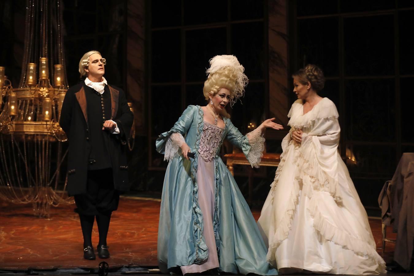 En imágenes, la ópera «Andrea Chénier», un amor trágico en el Teatro de la Maestranza