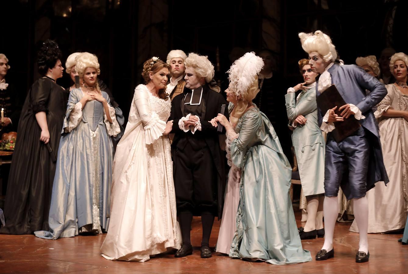En imágenes, la ópera «Andrea Chénier», un amor trágico en el Teatro de la Maestranza