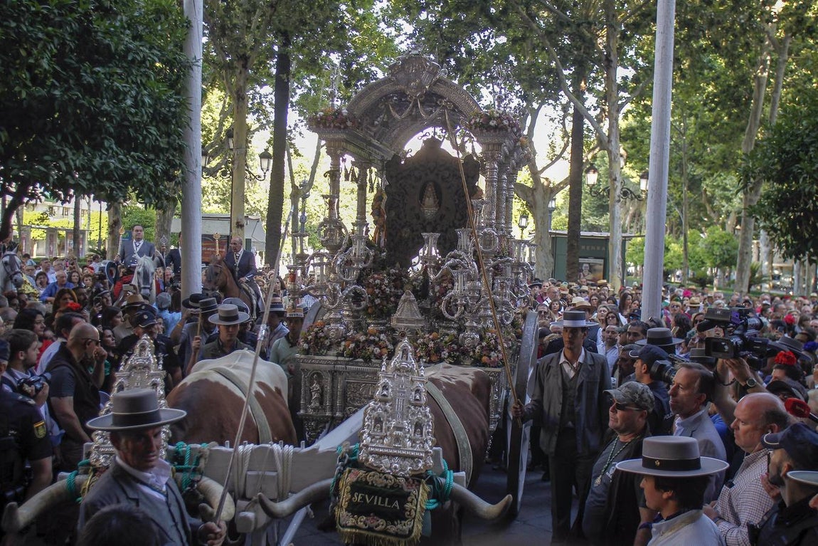 En imágenes, la salida de la hermandad del Rocío de Sevilla