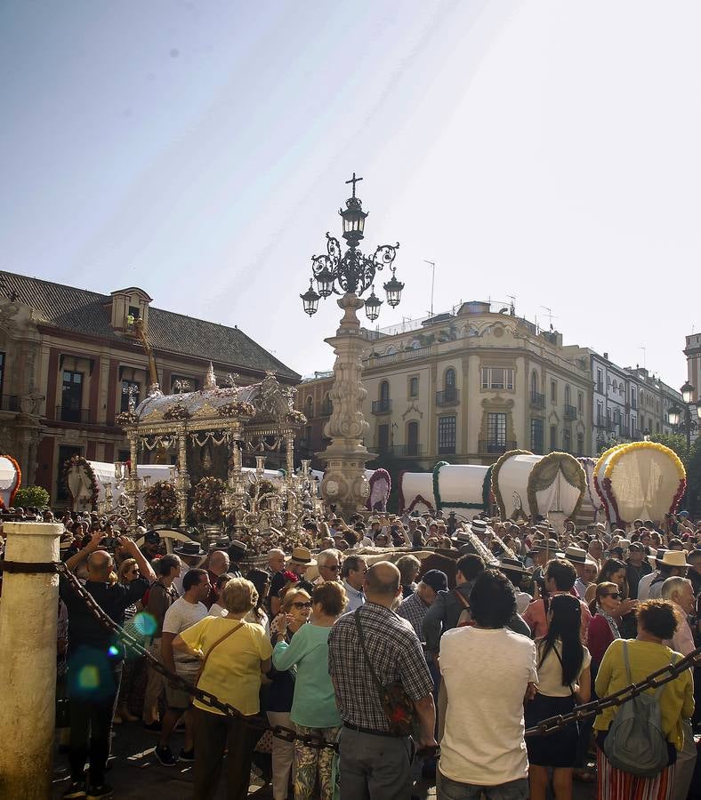 En imágenes, la salida de la hermandad del Rocío de Sevilla