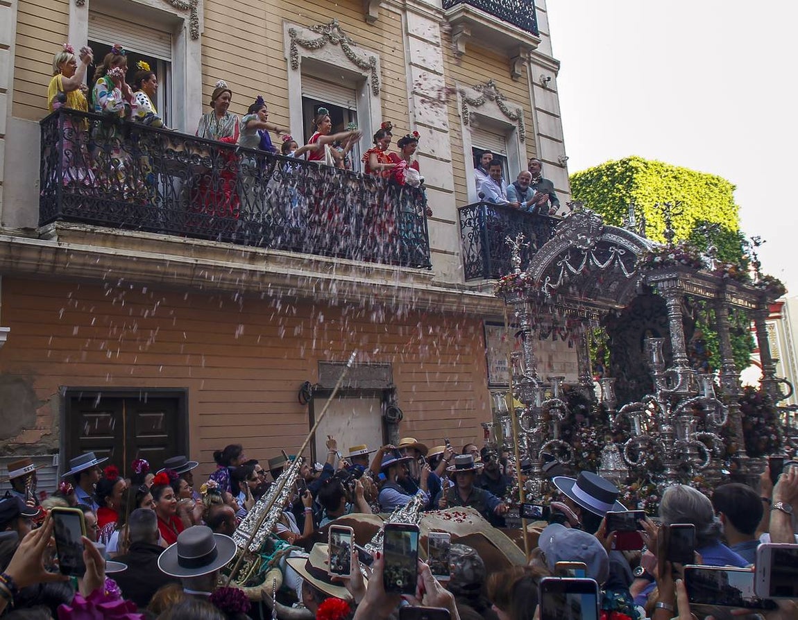 En imágenes, la salida de la hermandad del Rocío de Sevilla
