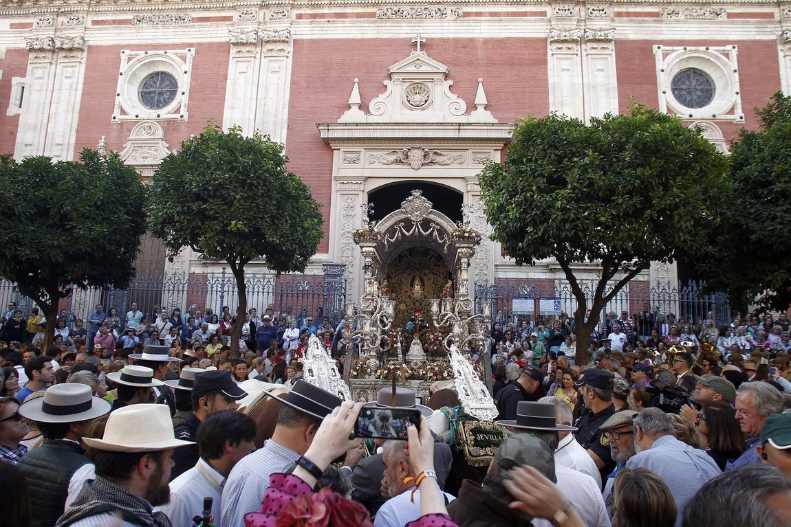 En imágenes, la salida de la hermandad del Rocío de Sevilla