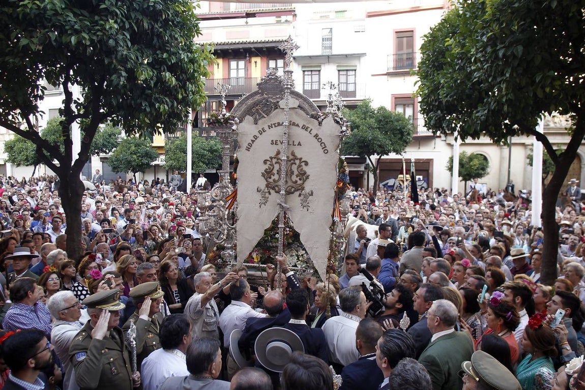 En imágenes, la salida de la hermandad del Rocío de Sevilla