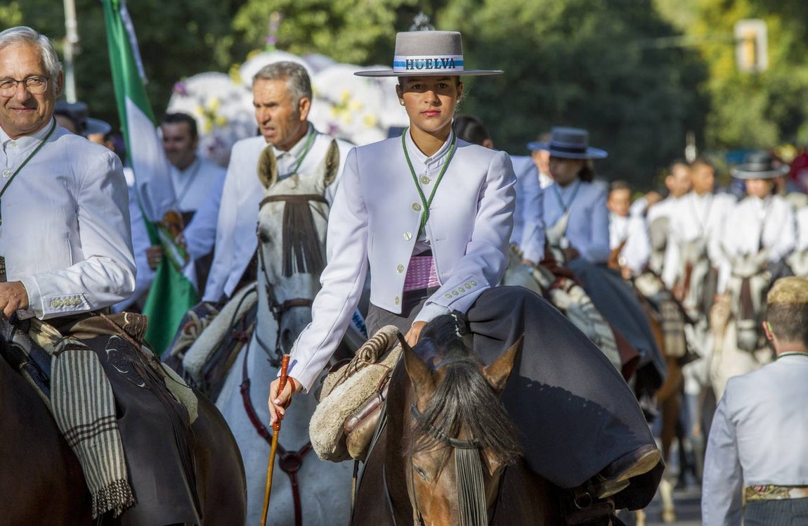 Multitudinaria salida de la hermandad del Rocío de Huelva