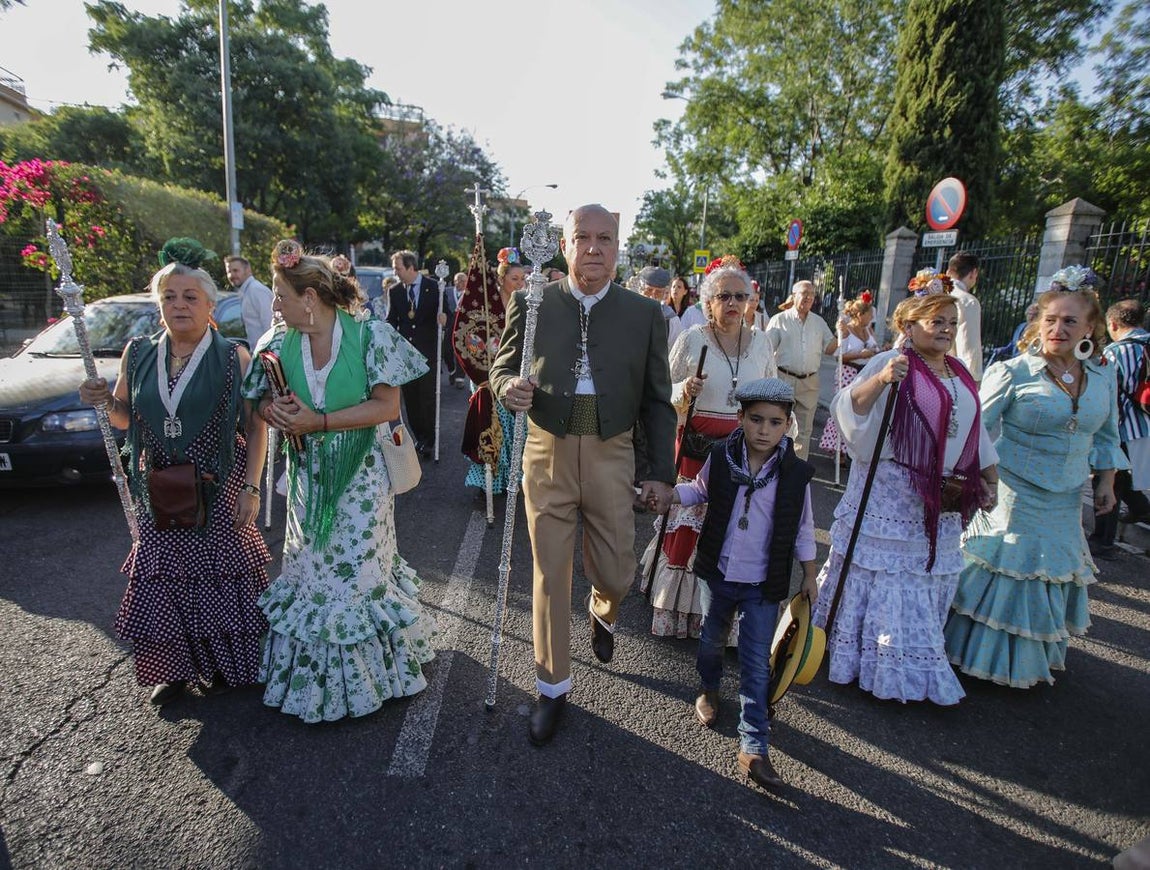 En imágenes, la salida de la hermandad del Rocío de Sevilla Sur