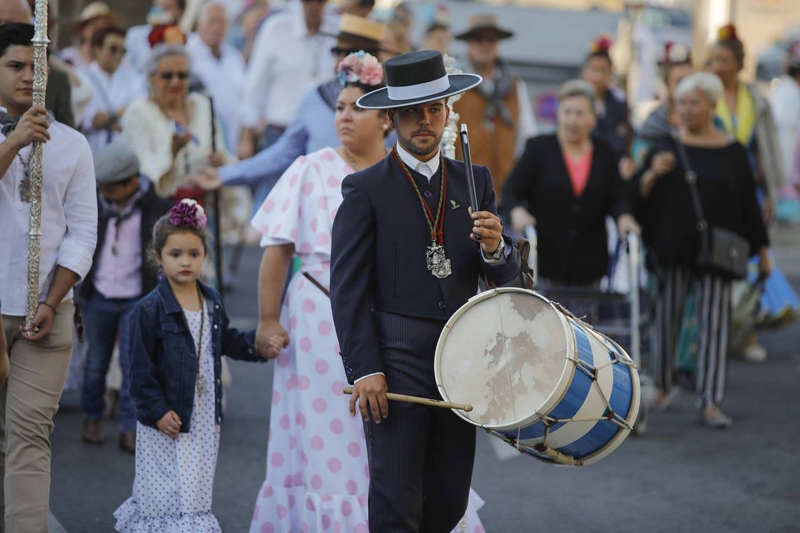En imágenes, la salida de la hermandad del Rocío de Sevilla Sur