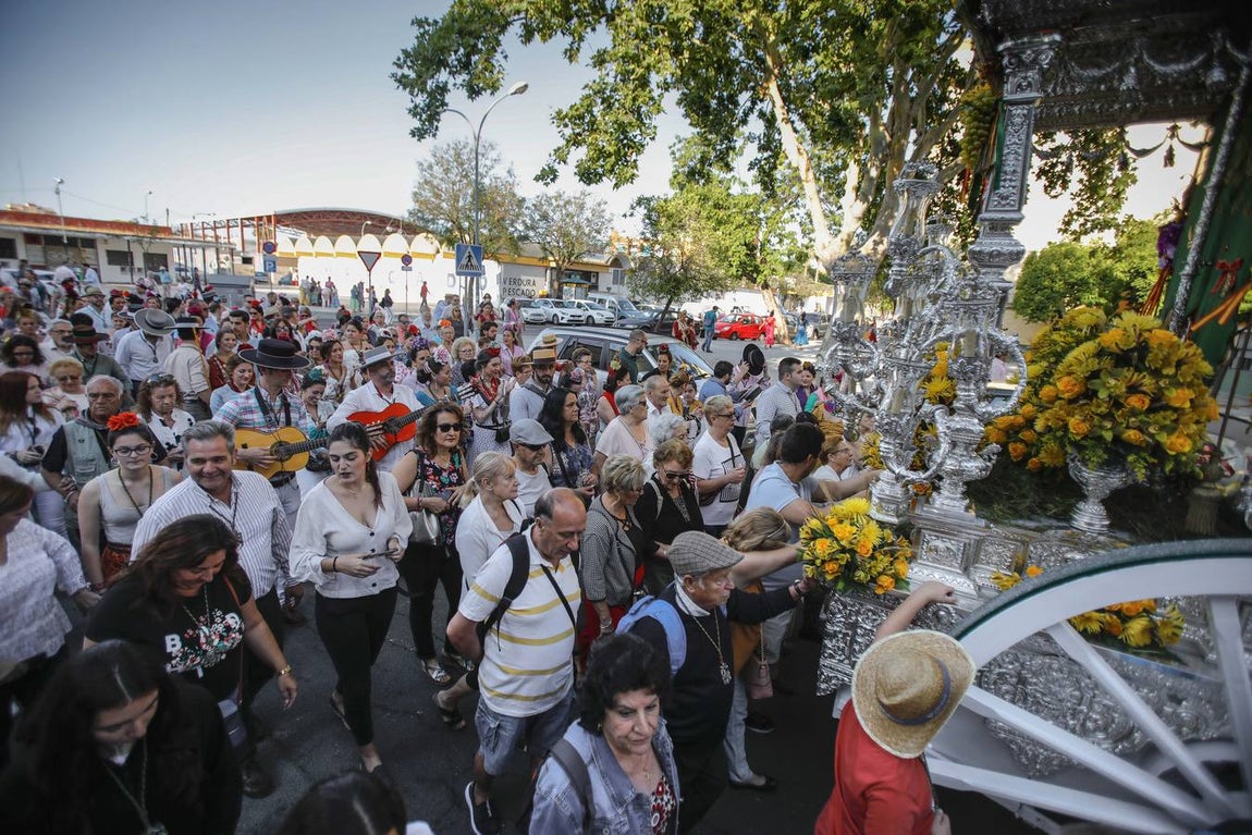En imágenes, la salida de la hermandad del Rocío de Sevilla Sur