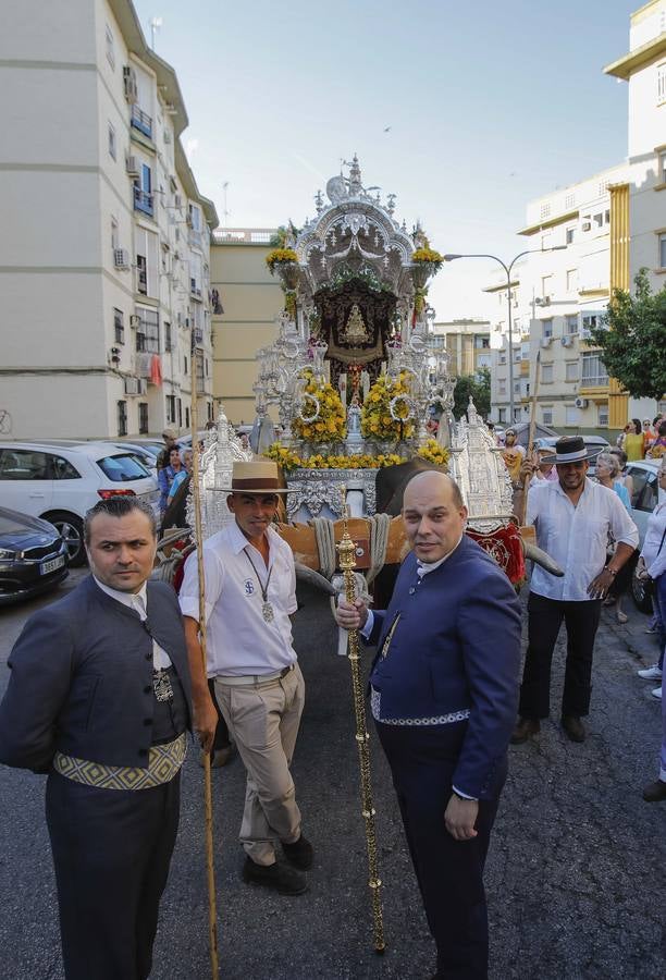 En imágenes, la salida de la hermandad del Rocío de Sevilla Sur