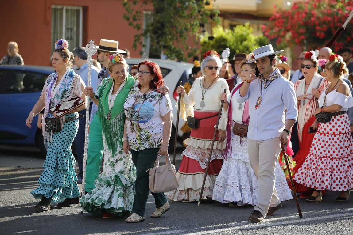 En imágenes, la salida de la hermandad del Rocío de Sevilla Sur
