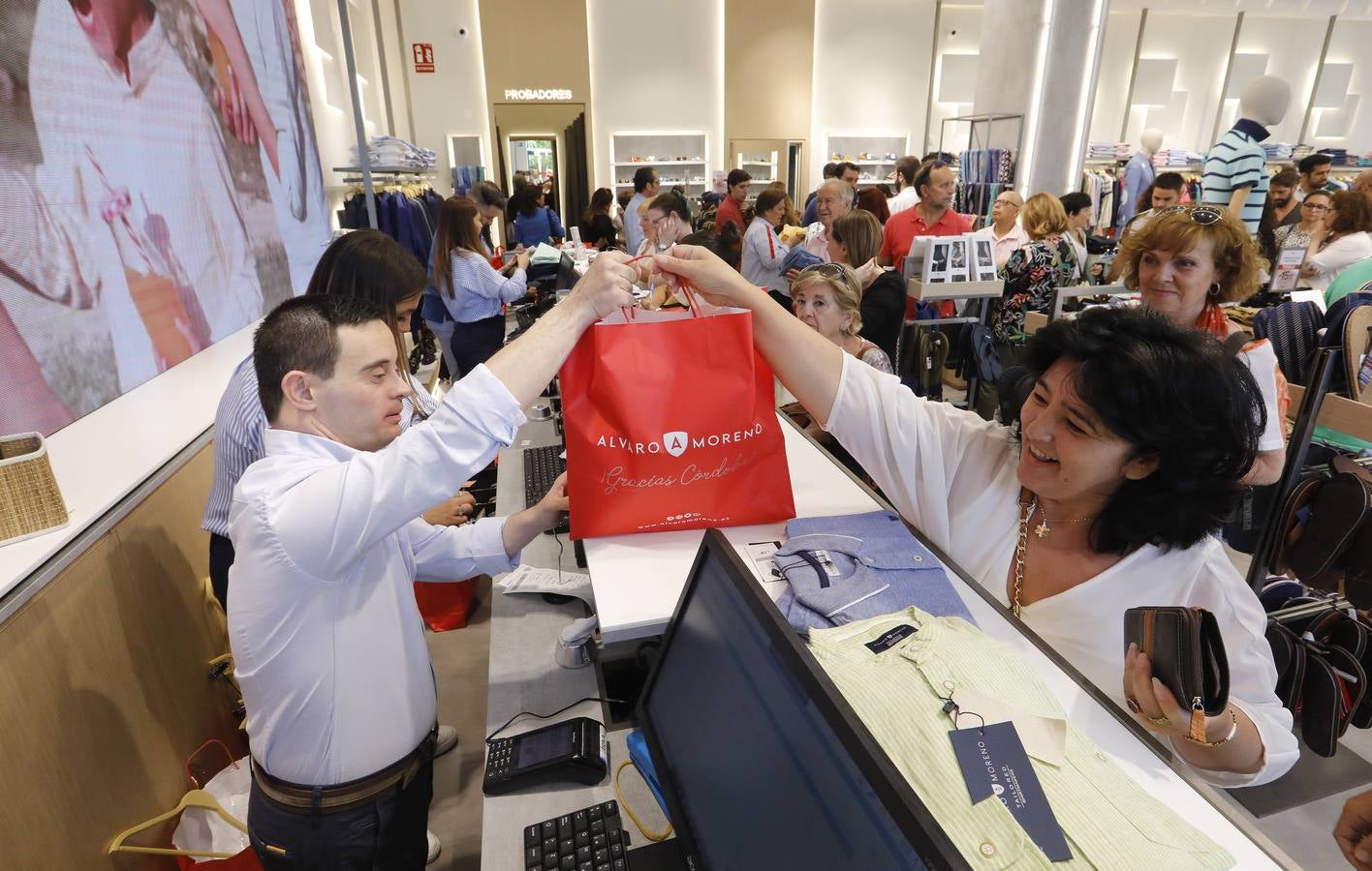 La apertura de la nueva tienda de Álvaro Moreno en Córdoba, en imágenes