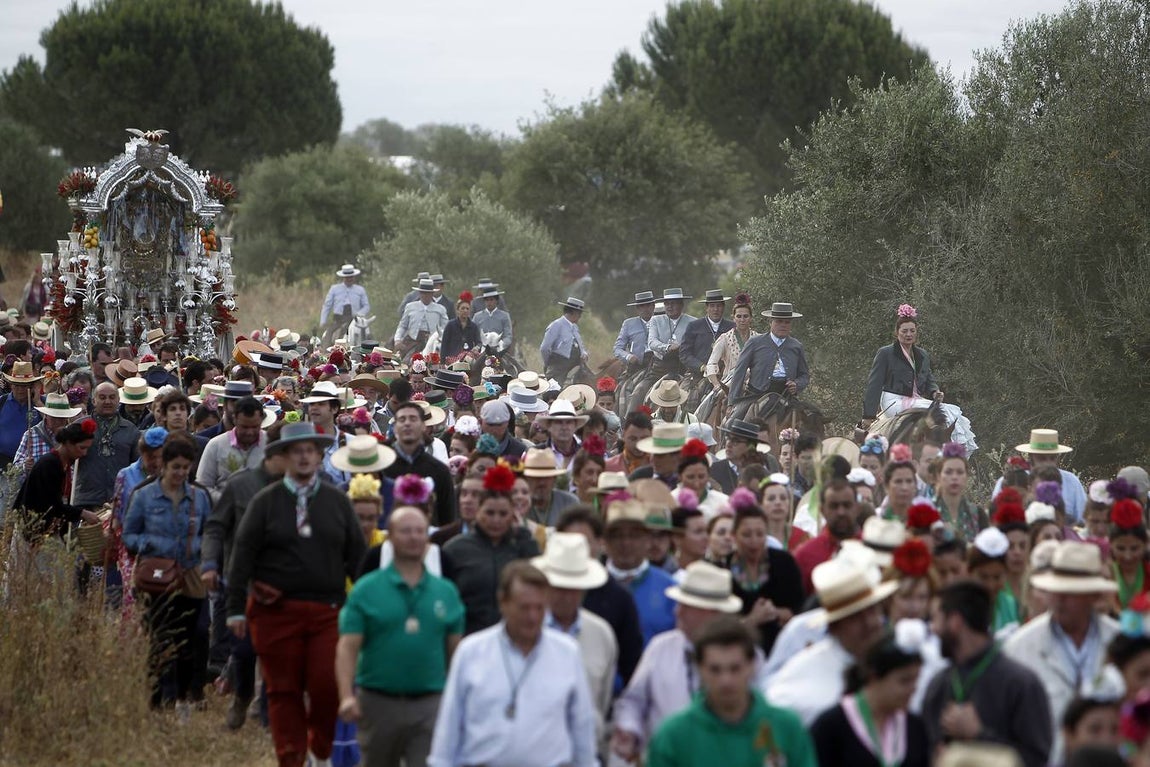 En imágenes, las hermandades de Sevilla, Triana y Sevilla Sur por el Quema (I)