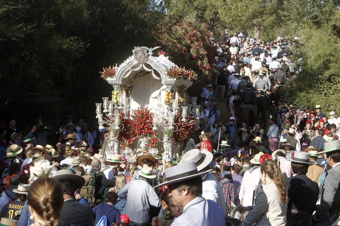 En imágenes, las hermandades de Sevilla, Triana y Sevilla Sur por el Quema (I)