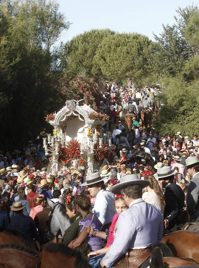 En imágenes, las hermandades de Sevilla, Triana y Sevilla Sur por el Quema (I)