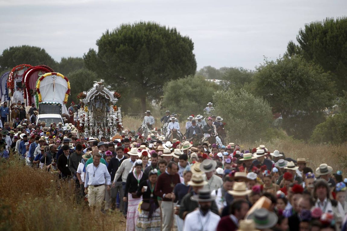 En imágenes, las hermandades de Sevilla, Triana y Sevilla Sur por el Quema (I)