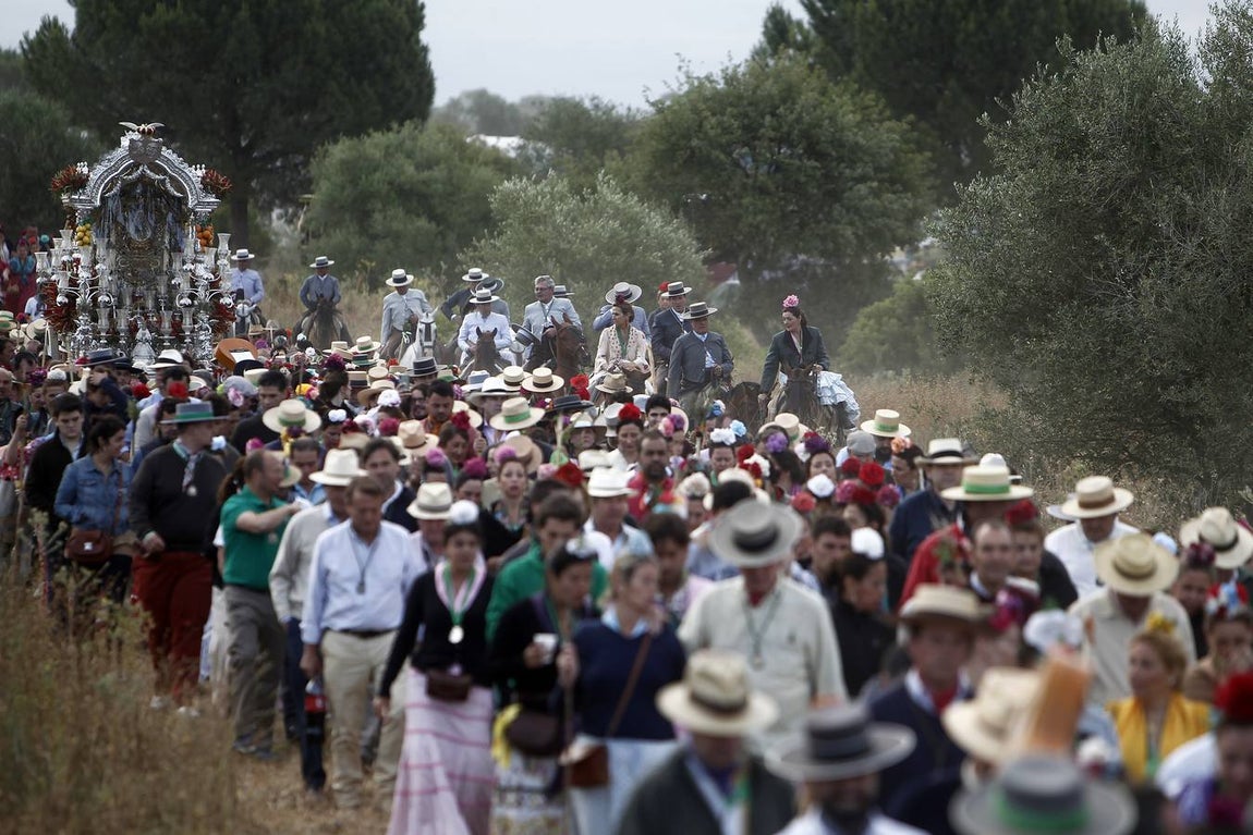 En imágenes, las hermandades de Sevilla, Triana y Sevilla Sur por el Quema (I)