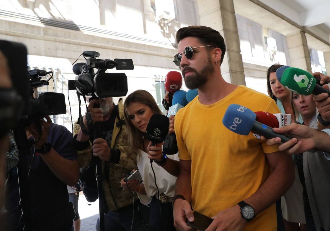 Los últimos momentos en libertad de los miembros de La Manada