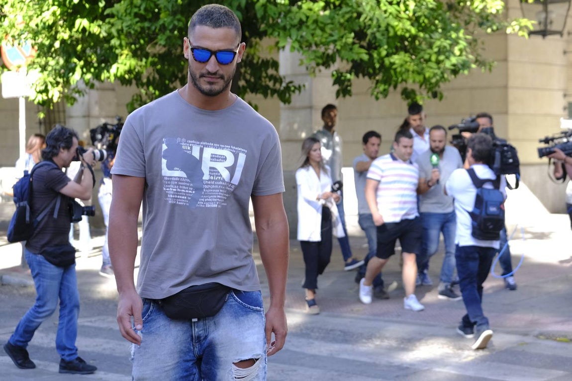 Los últimos momentos en libertad de los miembros de La Manada