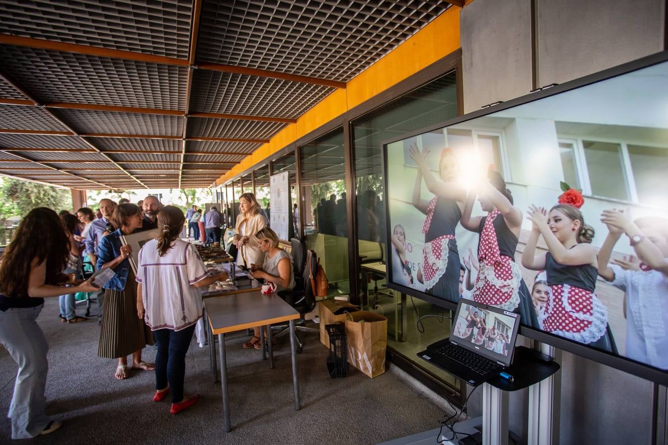 En imágenes, el Mercadillo Solidario de Endesa a favor de la Fundación Alalá