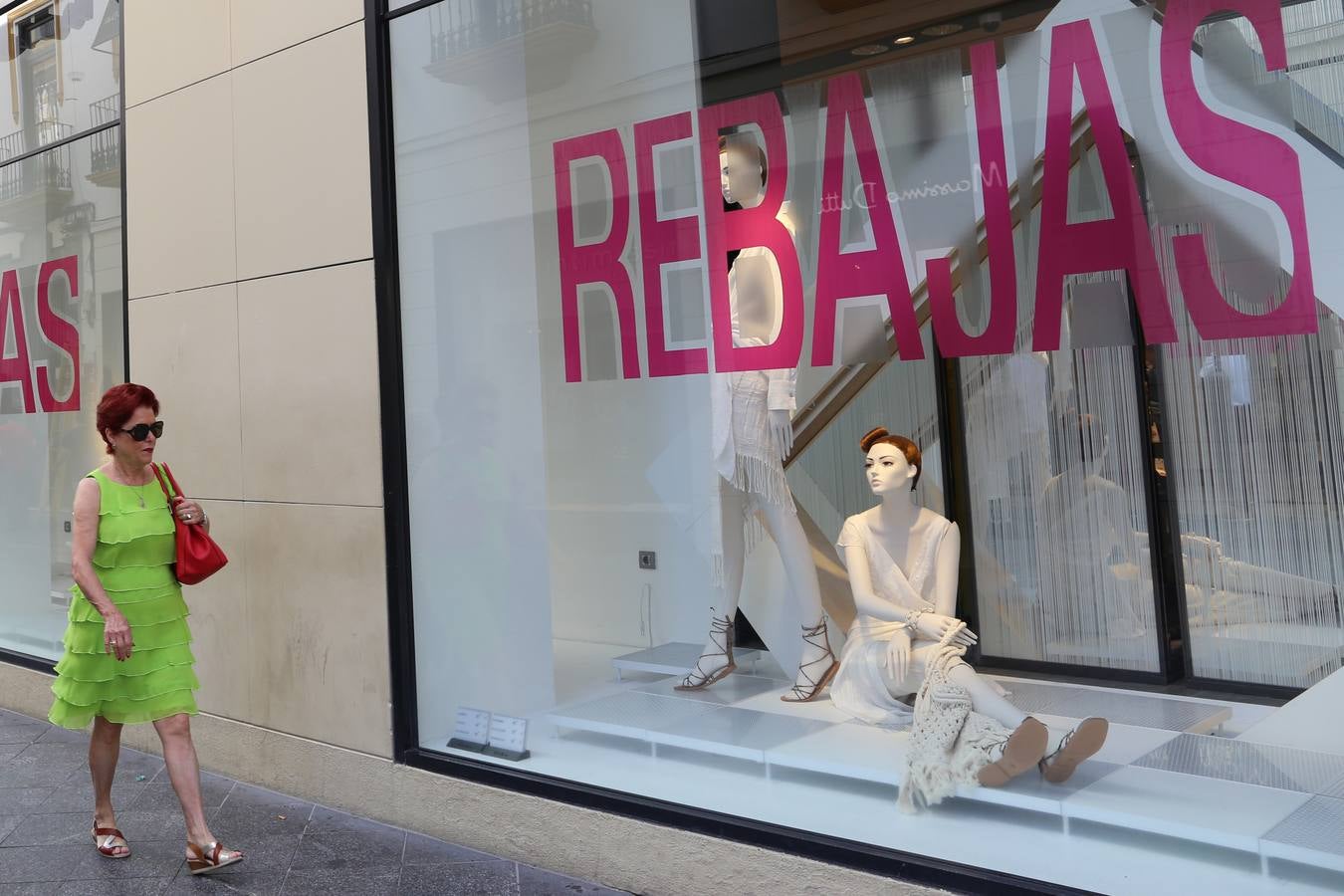 Las primeras muestras de la llegada de las rebajas a Sevilla