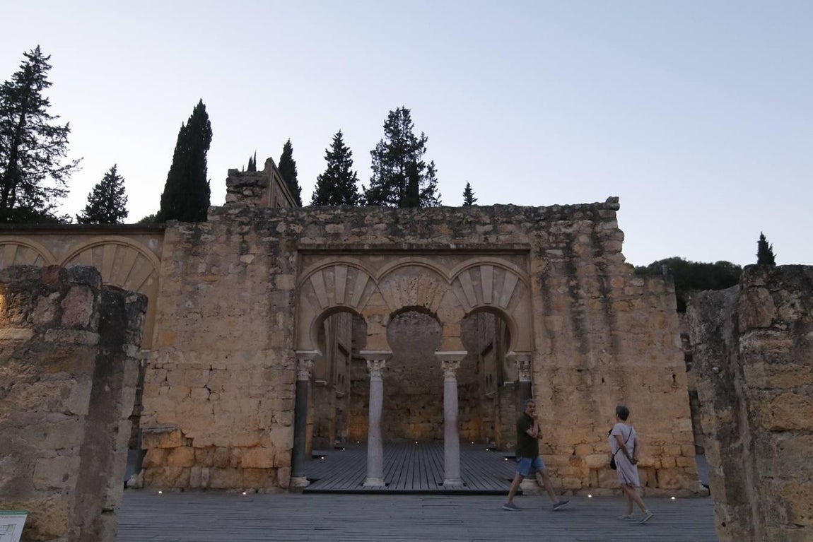 El espectáculo nocturno de Medina Azahara, en imágenes
