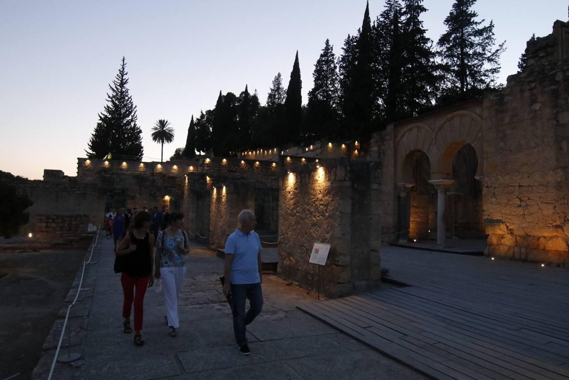 El espectáculo nocturno de Medina Azahara, en imágenes
