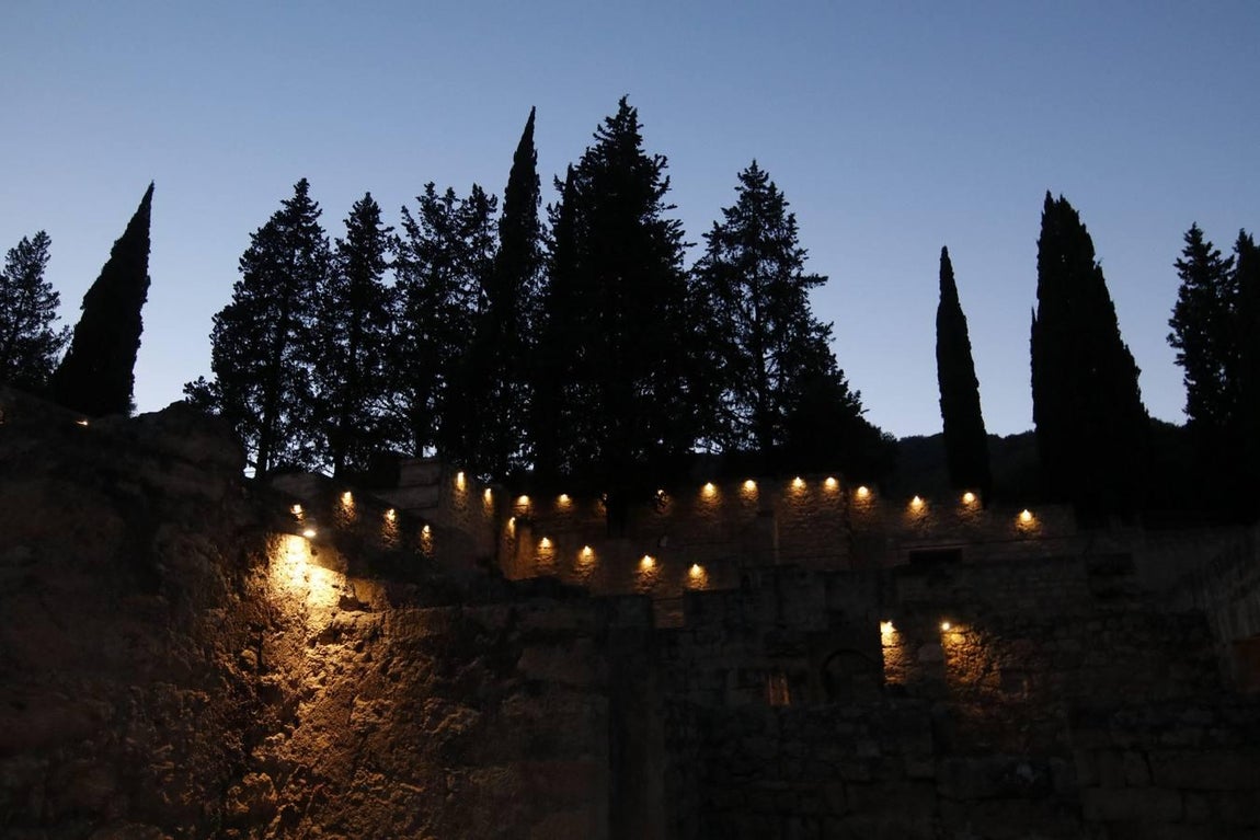 El espectáculo nocturno de Medina Azahara, en imágenes